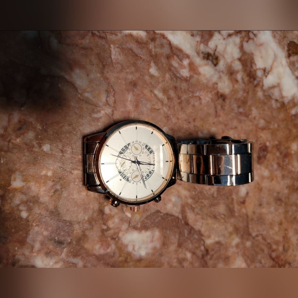 Watch - Picture 2 of 3